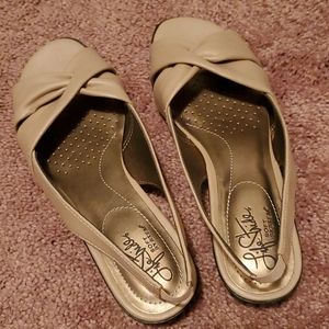 7W LifeStride tan sandal